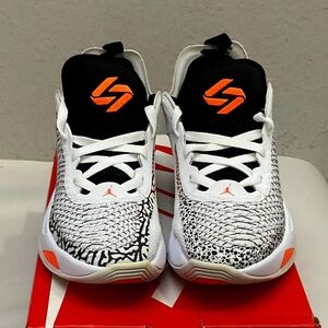 Size US- 5.5Y /  EUR 38 Jordan Luka 1 “ Safari”  PF Wear- resistant Basketball